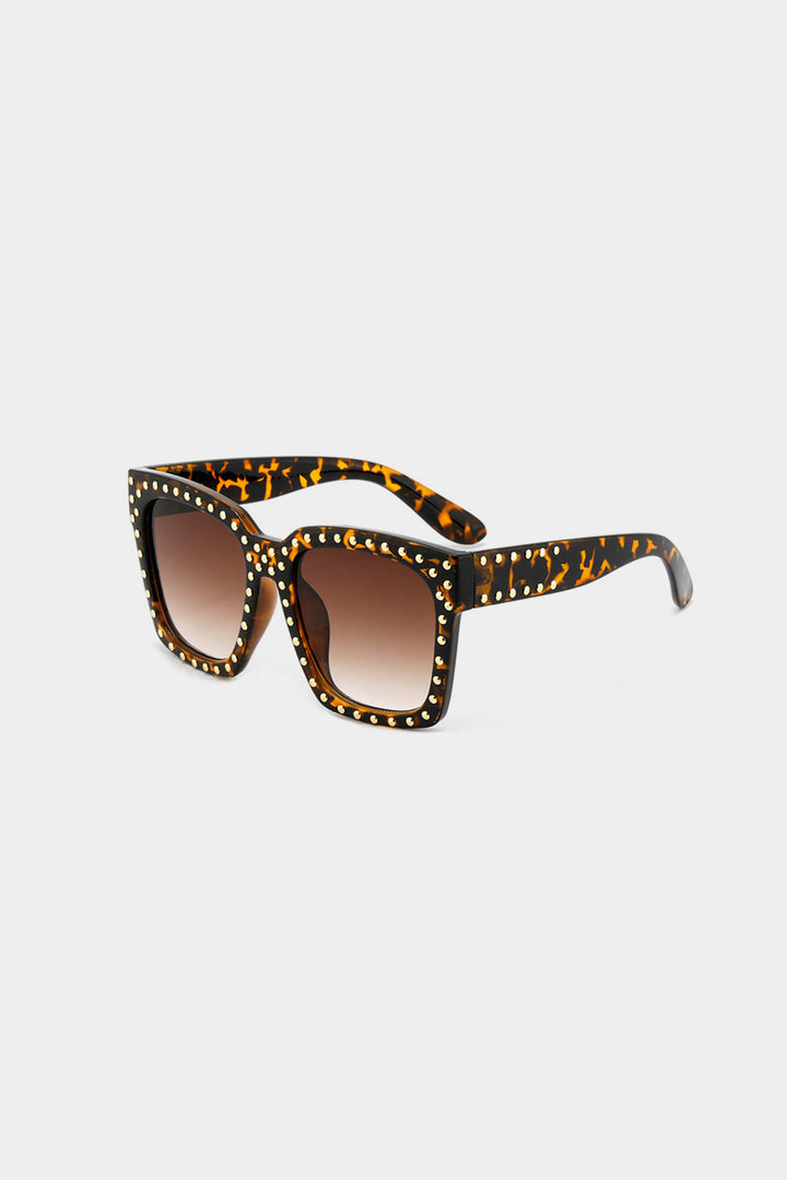 Rivet Decor Square Frame Sunglass